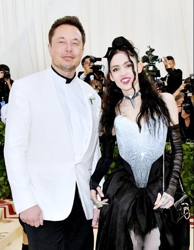 模特合租房吃8元面不加蛋爱仙女个性风九游会·j9网站马斯克儿子摇身一变成(图18)